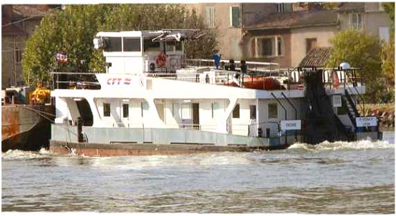 Pousseur CFT transport fluvial sur le Rhone