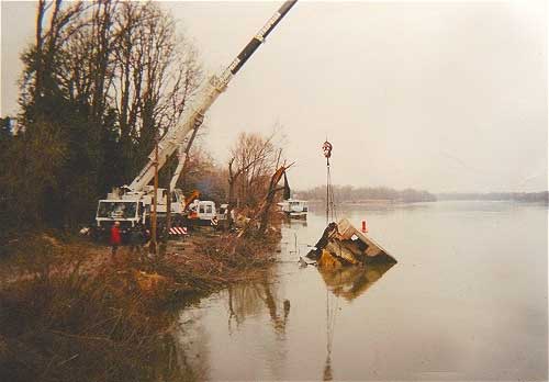 grutage de la cabine de la peniche