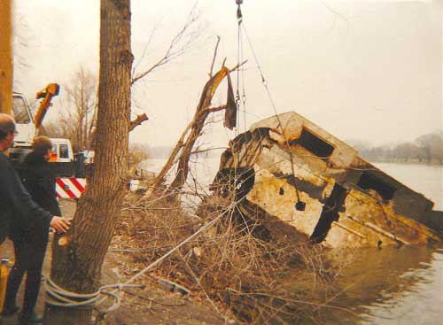 grutage du milieu de la péniche