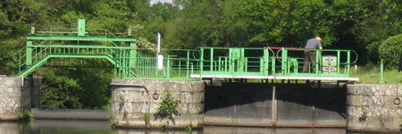 ecluse sur le canal de Nantes à Brest